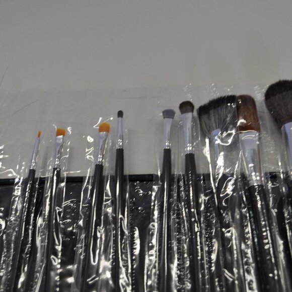 PROFESSIONAL MAKEUP BRUSHES - Picture 6 of 9